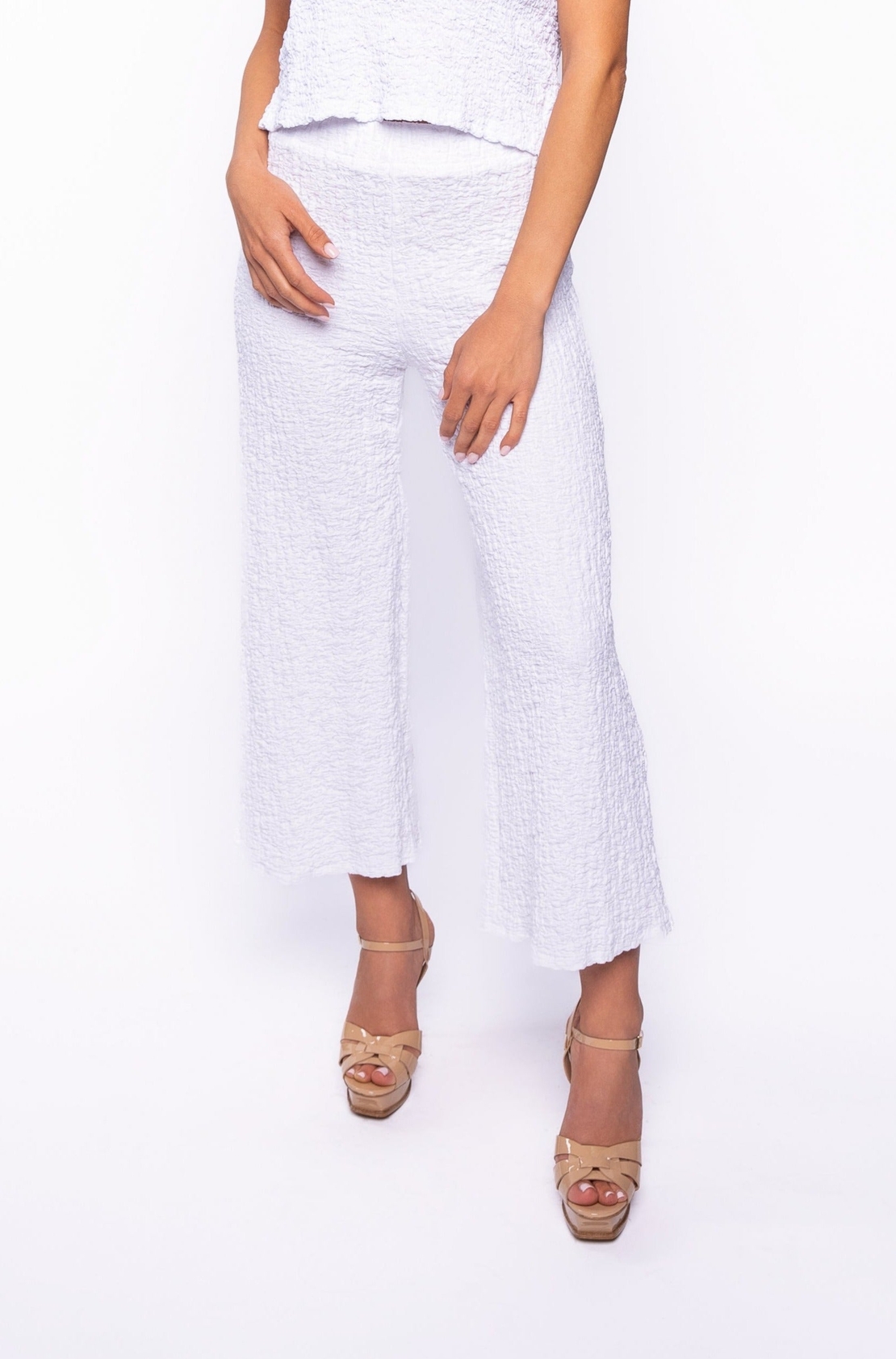 Weekend Ruffled Capri Pants