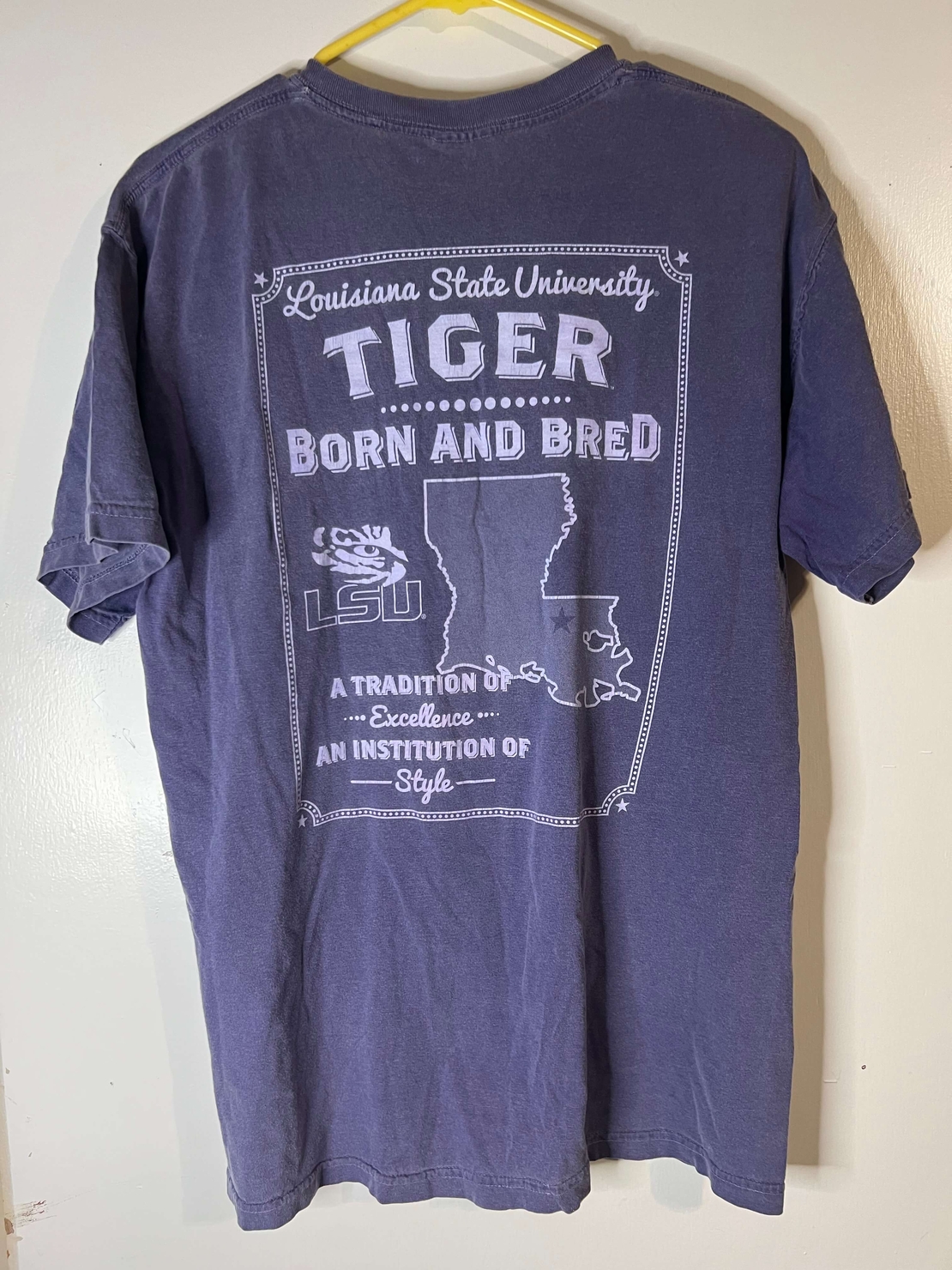 Men’s Medium LSU Tigers Comfort Colors Tshirt